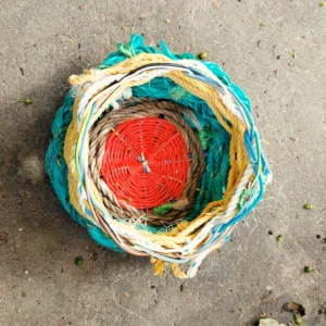 Χειροποίητο πλεκτό καλάθι από ανακυκλωμένα σχοινιά και σύρματα, Zizania upcycling art.